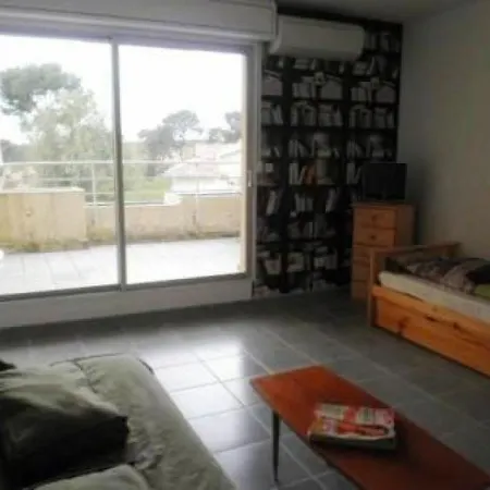 Chantilly Apartment *